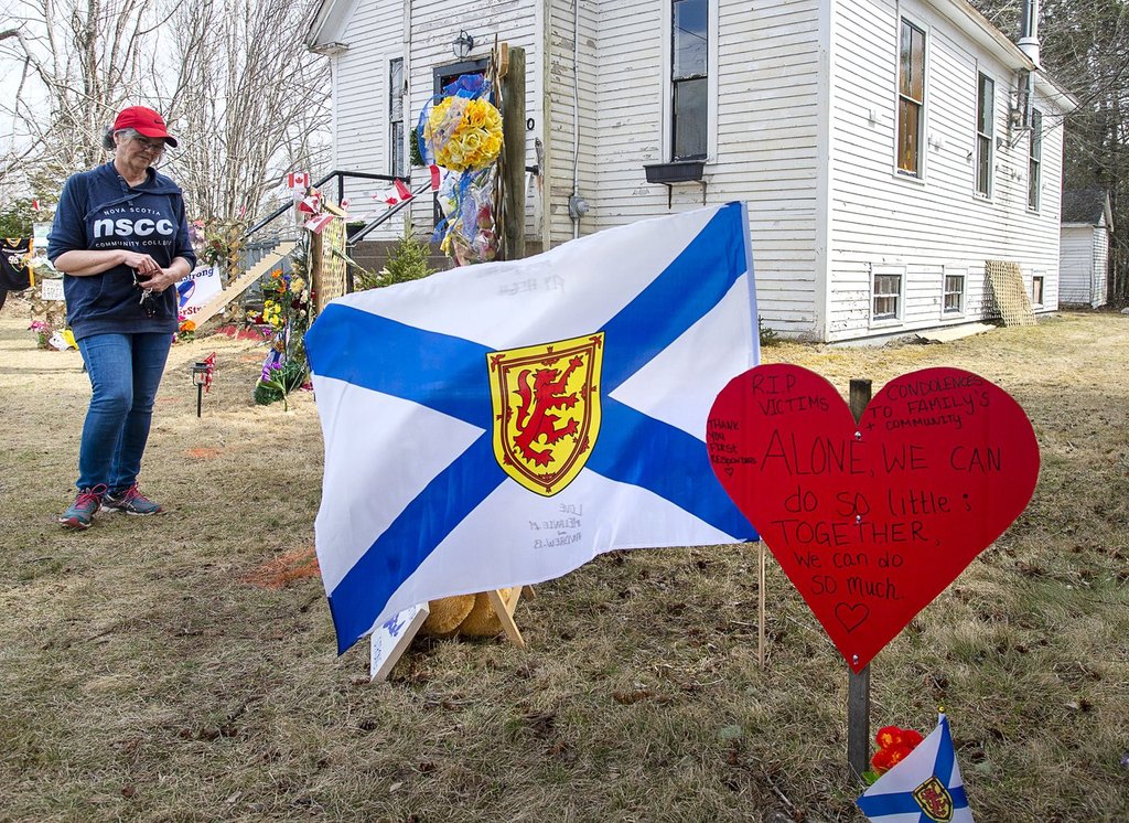 Семейство на жертвите на Portapique предлага съвети и подкрепа на общността в Tumbler Ridge