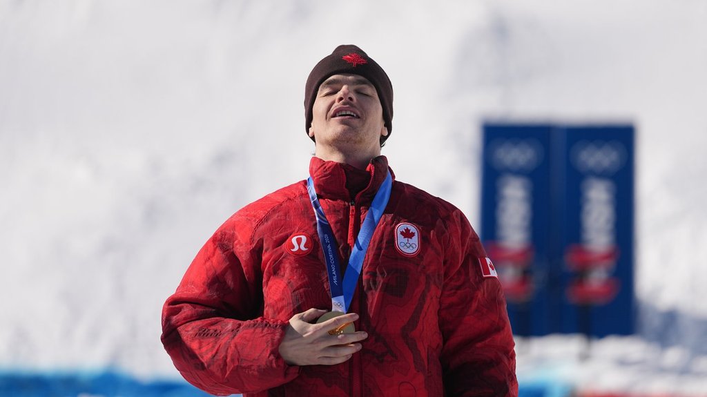 Gold medalist Canada's Mikael Kingsbury (4) celebrates after the men's freestyle skiing dual moguls finals at the 2026 Winter Olympics, in Livigno, Italy, Sunday, Feb. 15, 2026. (AP Photo/Gregory Bull).