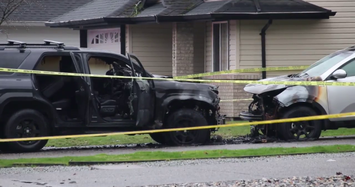 Изстрели, подпалени превозни средства пред дома в Maple Ridge, казва полицията