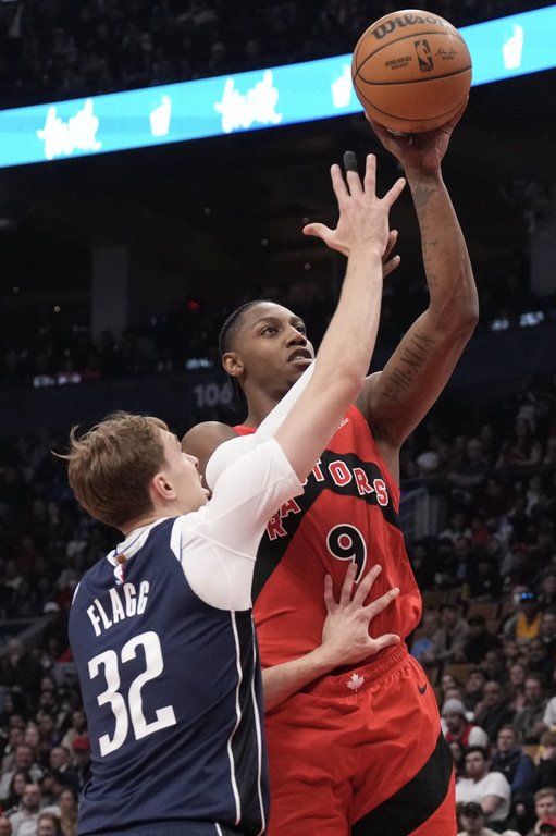 Barrett’s season-high 31 leads Raptors past Mavs
