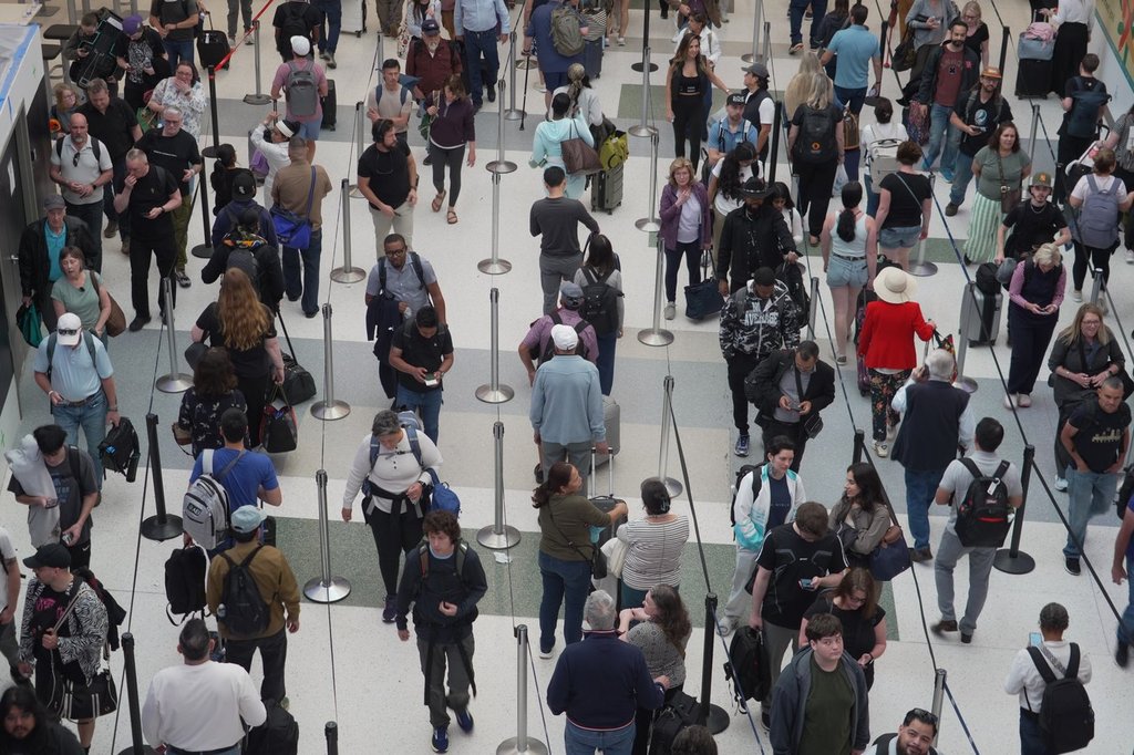 Shortage of TSA staff could force closure of some U.S. airports