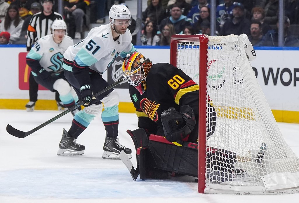 McMann scores two, Kraken thump Canucks 5-2  | Globalnews.ca
