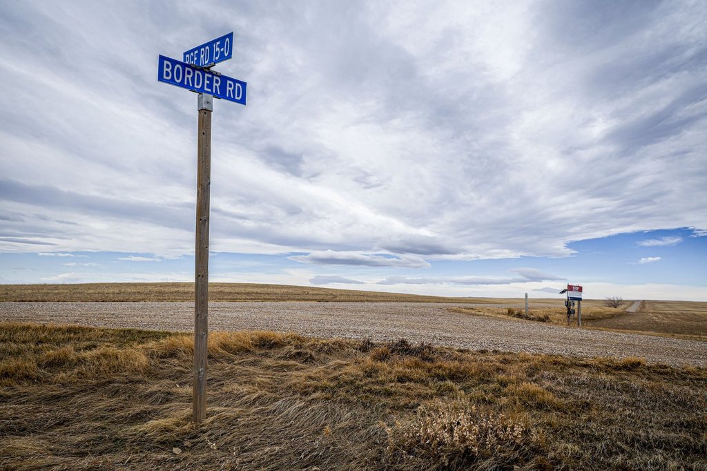 ‘It’s ridiculous’: U.S. closing historic Border Road to Canadian traffic