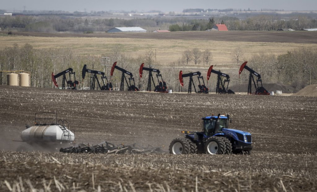 Alberta reviewing plan on forcing oil companies to pay outstanding municipal taxes