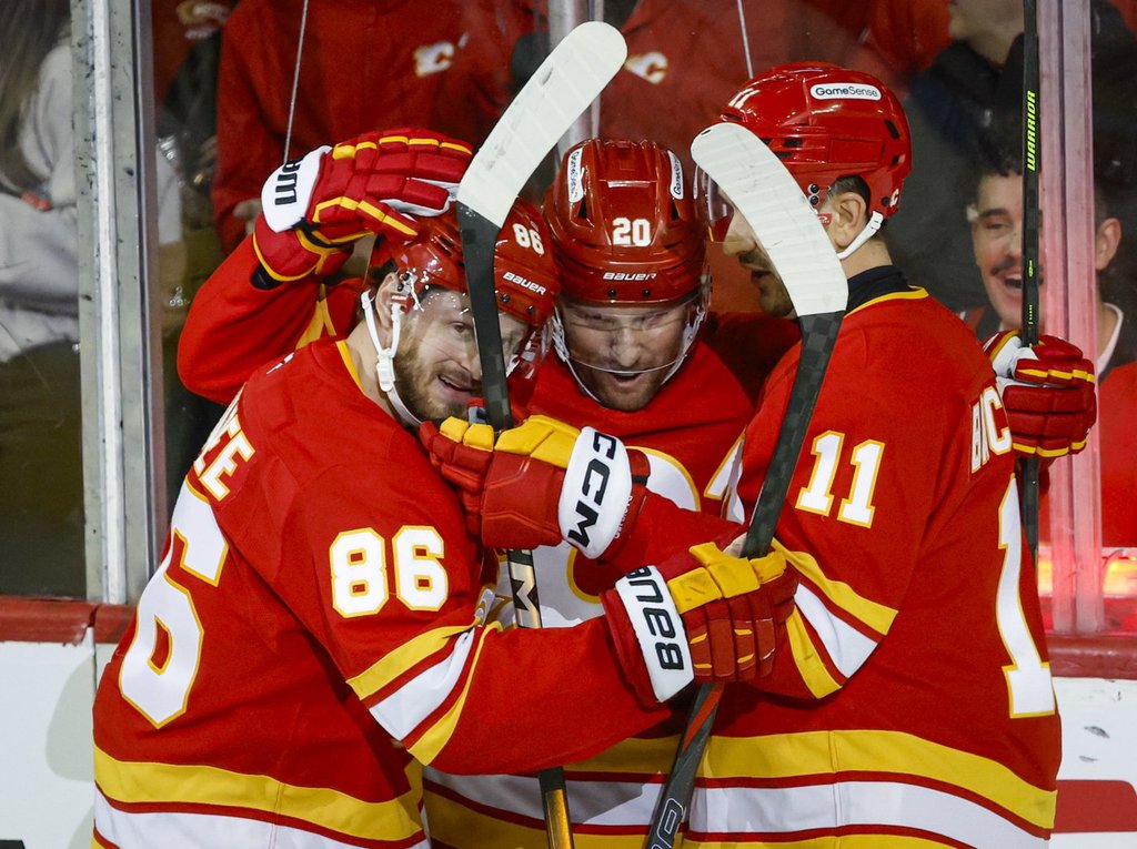 Olofsson scores first with Flames in 4-1 win