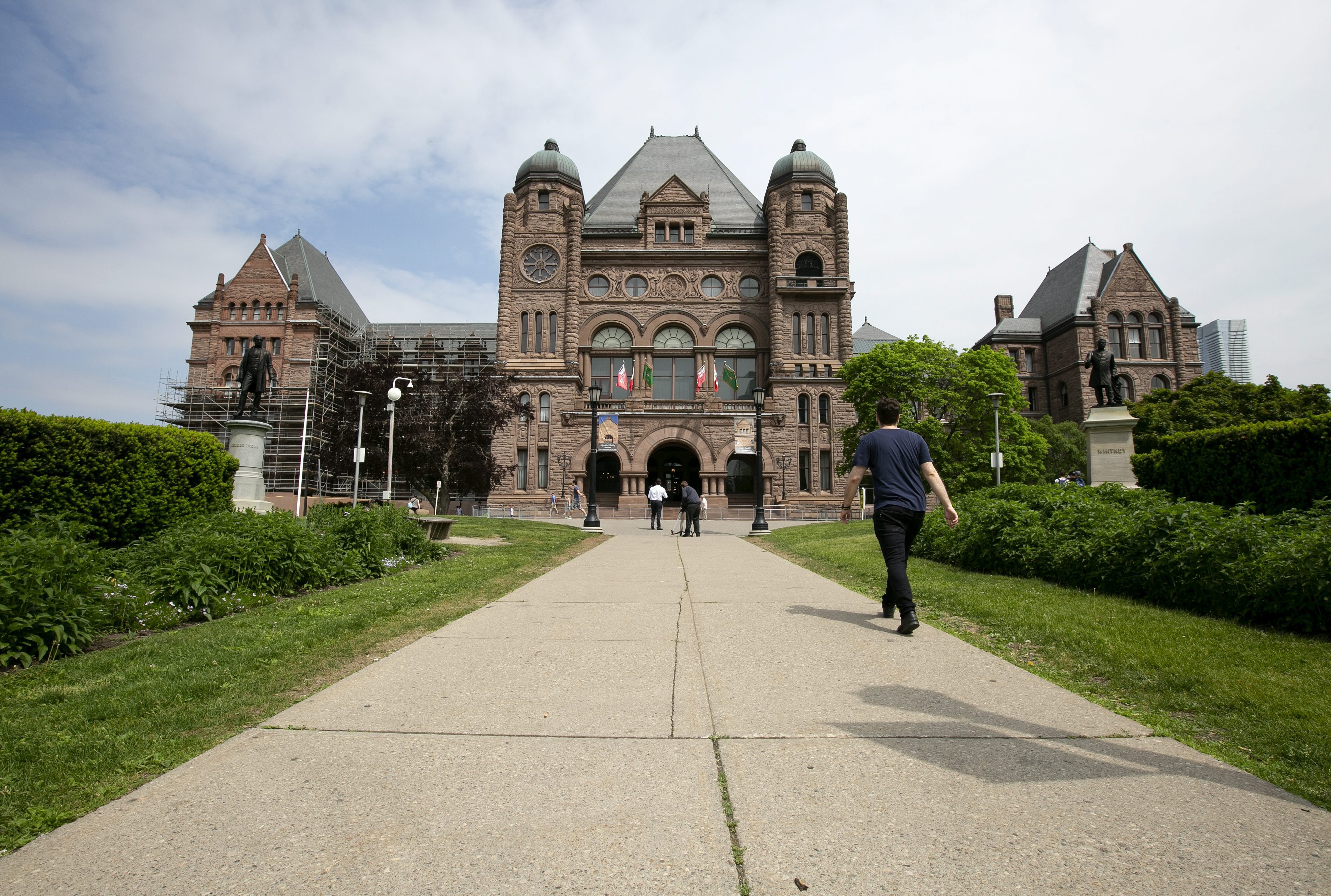 More than 400K people on Ontario’s sunshine salaries list, OPG highest earners