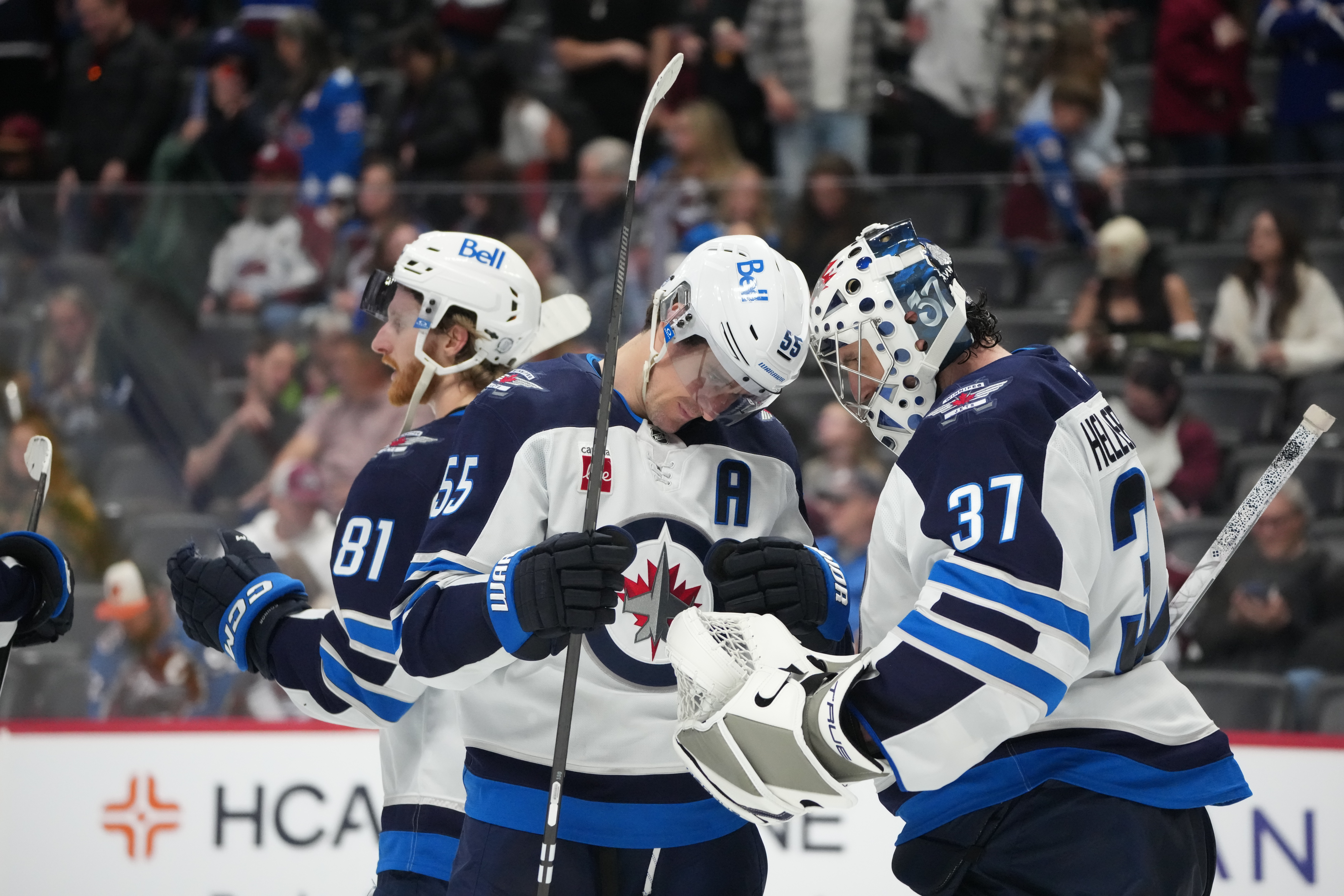 Winnipeg Jets blow two-goal lead before downing Blackhawks 4-3 in OT