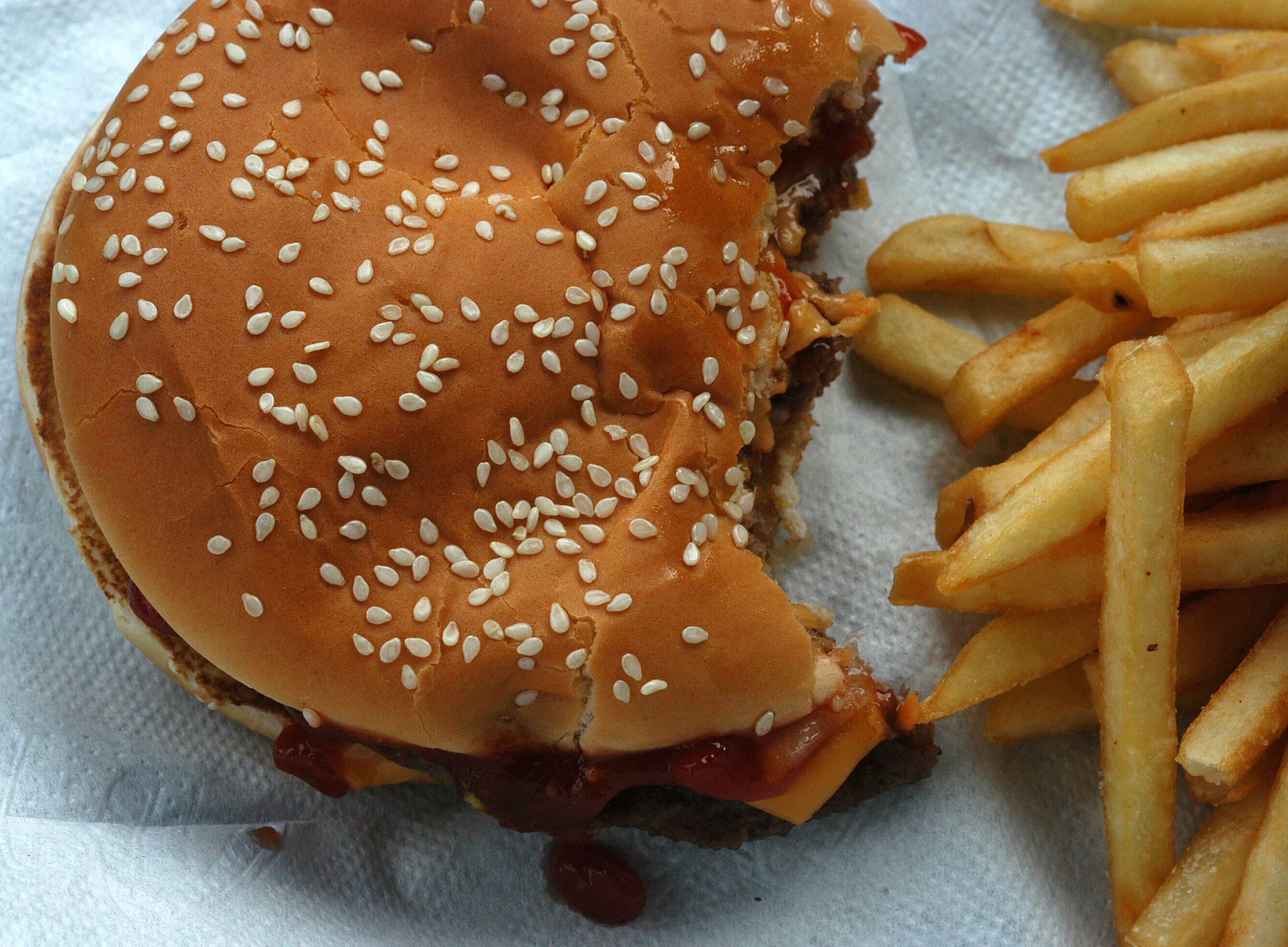 globalnews.ca - Uday Rana - 'Downturn diet'? The crunch on fast food chains as consumers seek deals - National