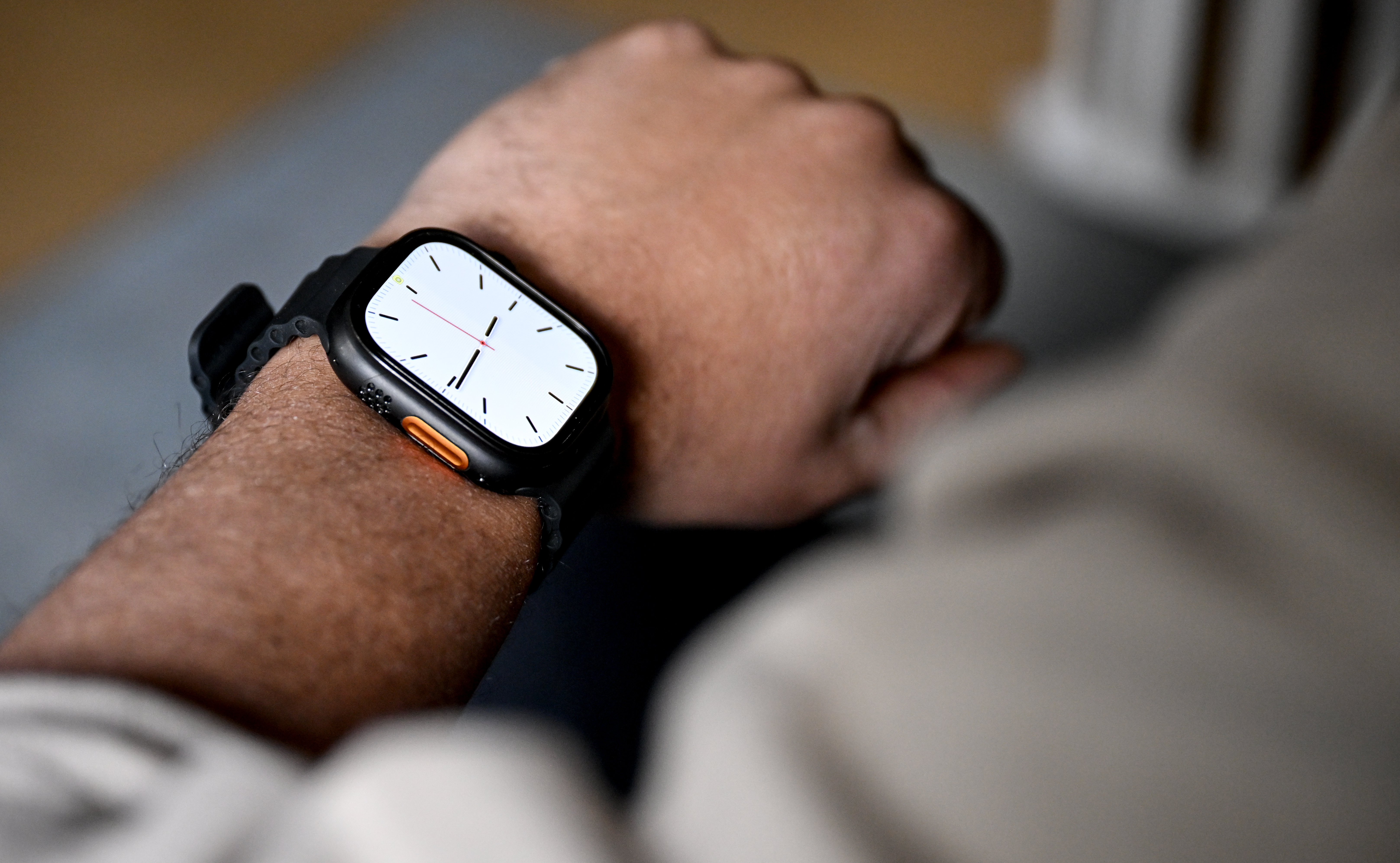 Alberta mulls ditching time switch — again — as B.C. moves to permanent daylight