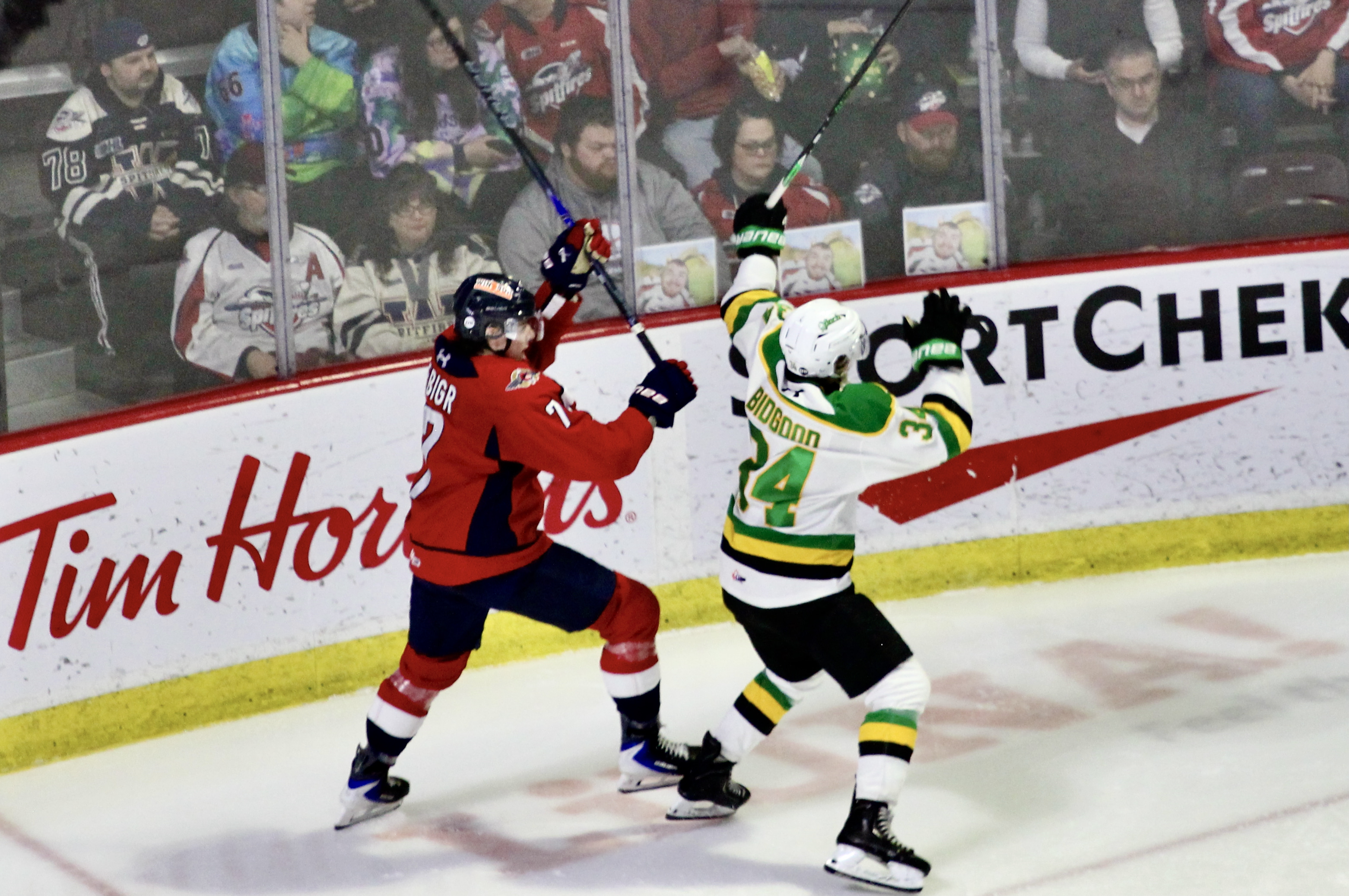 Windsor hands London lopsided loss; Knights are 1 point behind Soo in final week of regular season