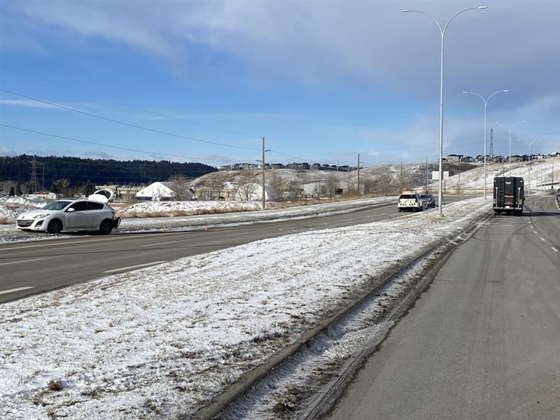 3 Calgarians hospitalized in 2 separate pedestrian collisions