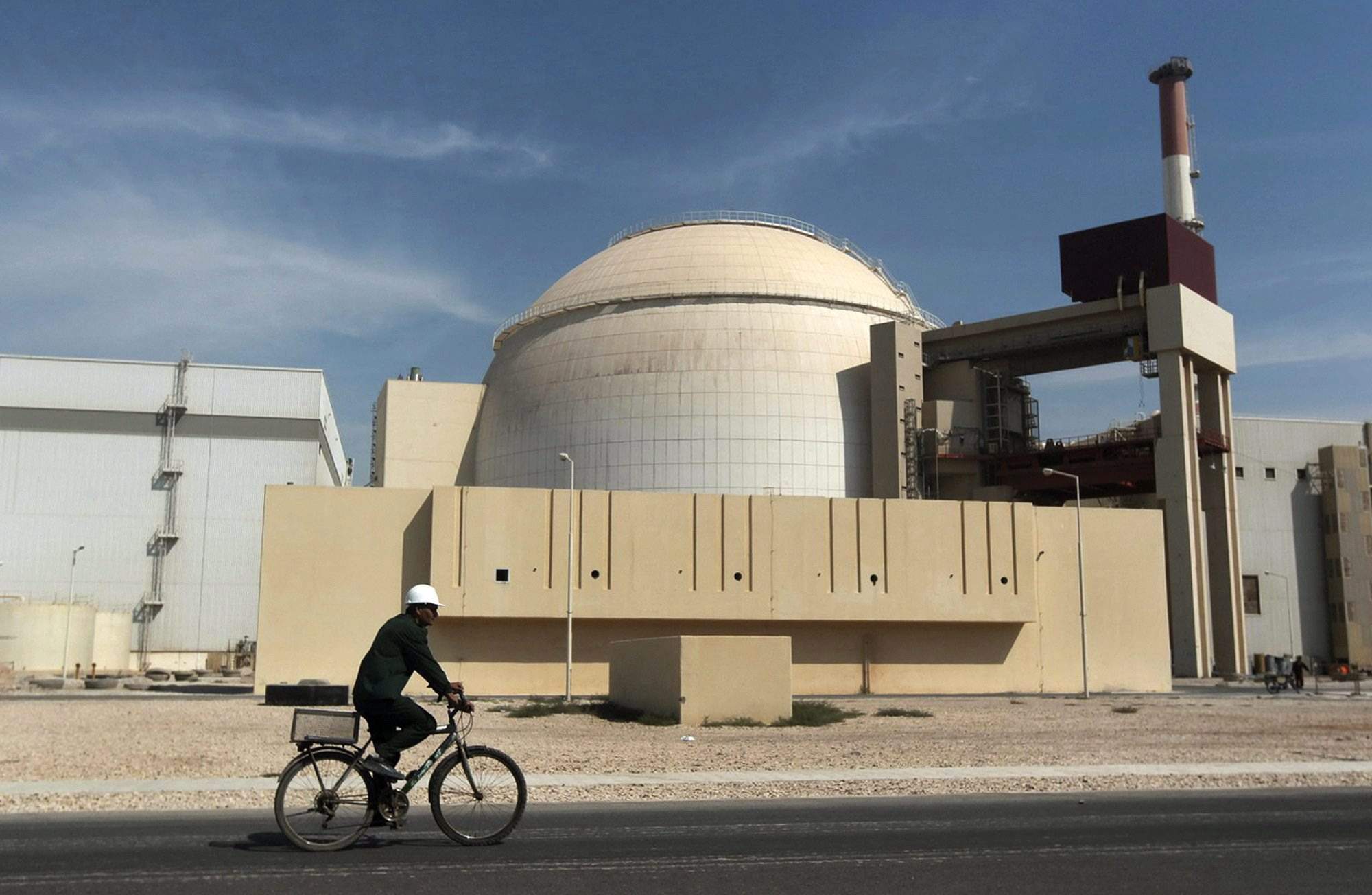U.S. will hold off strikes on Iran’s power plants for 5 days, Trump says