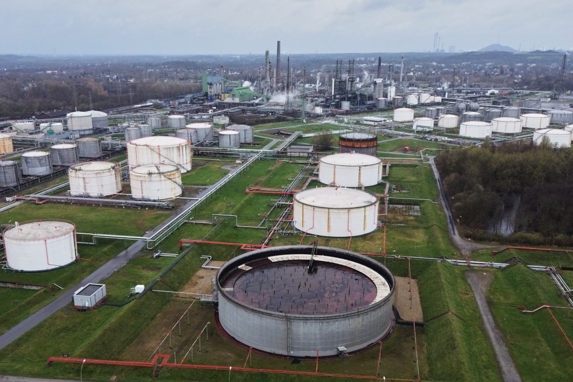 Canada, 31 nations agree to release 400M barrels of emergency oil