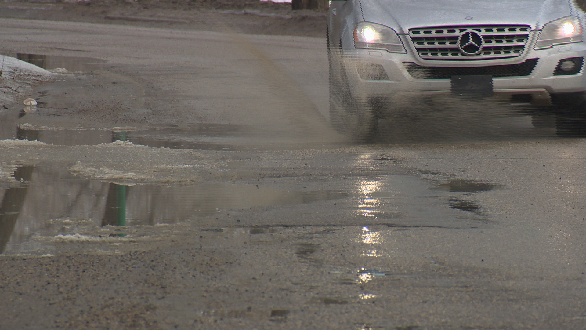 O clima quente traz neve derretida e buracos nas estradas de Saskatchewan O clima quente traz neve derretida e buracos nas estradas de Saskatchewan