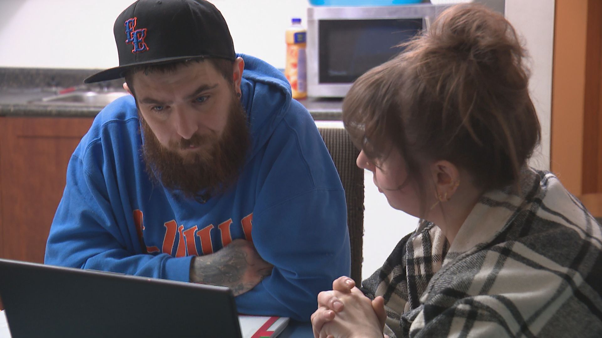 Albertan in perpetual pain amid diagnosis delays demands change: ‘Just want my life back’