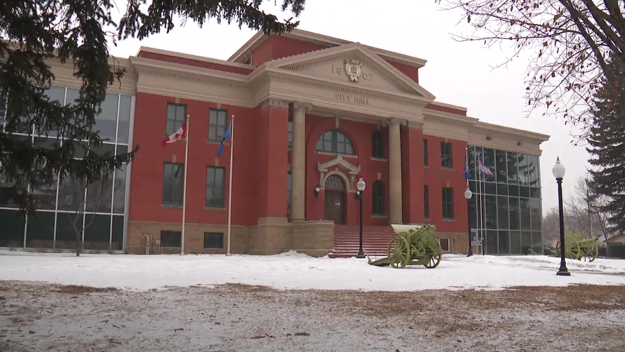 Wetaskiwin mayor remains barred from city hall as public demands answers