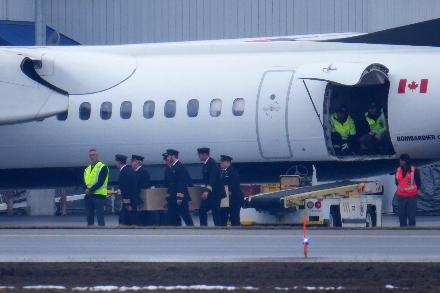Bodies of pilots who died in collision at N.Y. airport are repatriated to Canada