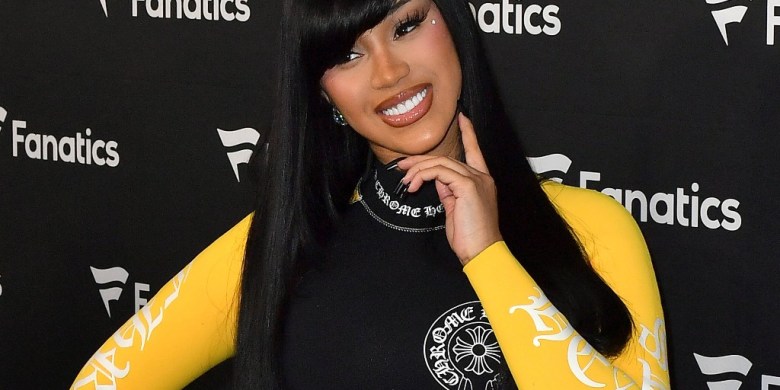 Cardi B calls out Canadian fans for not selling out Hamilton show