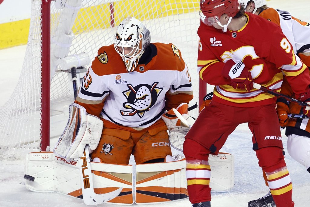 Granlund leads Ducks past Flames 3-2 in OT