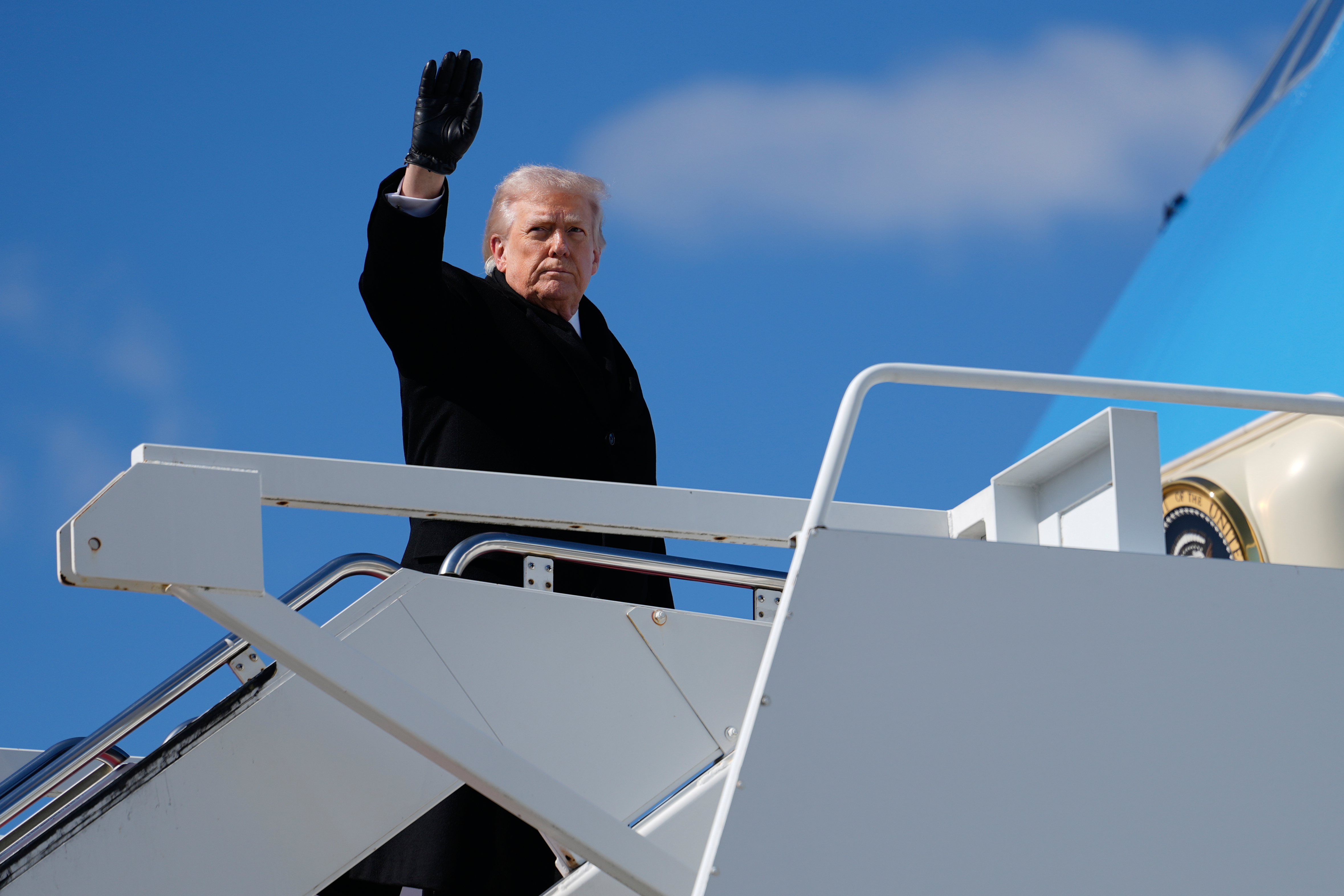 Президентът Доналд Тръмп отдаде почитта си в сряда във военна база в