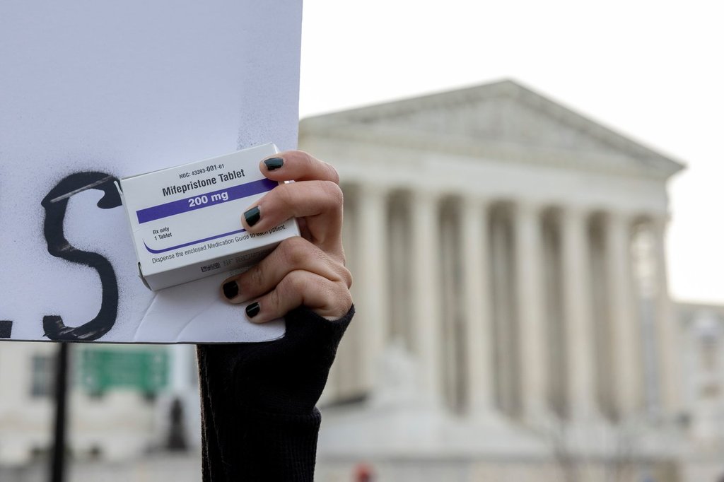 U.s. Supreme Court Temporarily Restores Full Access To Abortion Pill - Beritaja