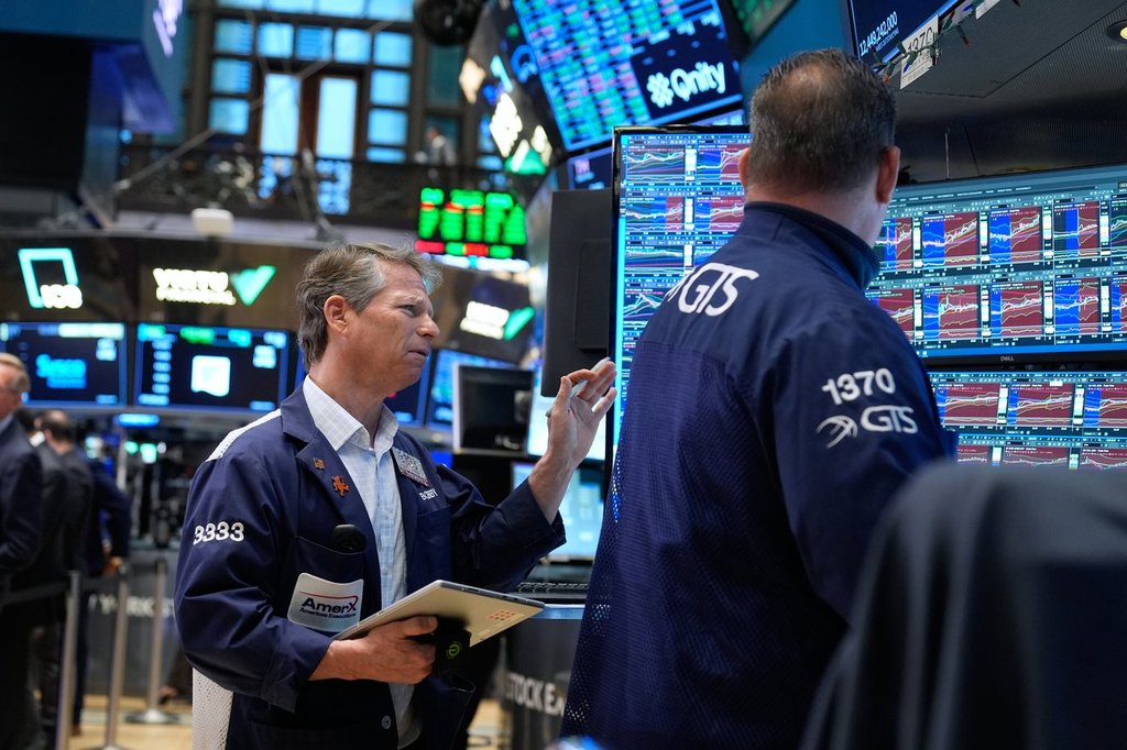 Oil prices keep climbing as Iran war uncertainty drags stock markets down