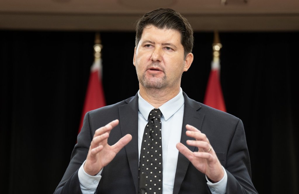Watchdog report prompts renewed calls for Indigenous people to run Indigenous procurement