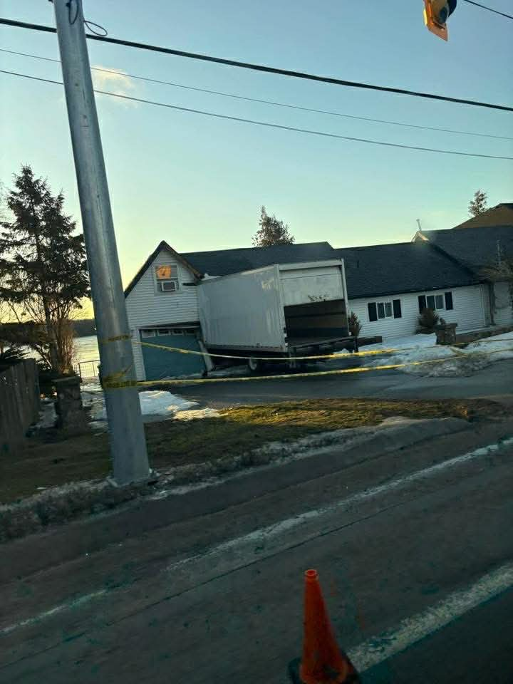Kingston Cube Van Crash Leads to Officer Injury