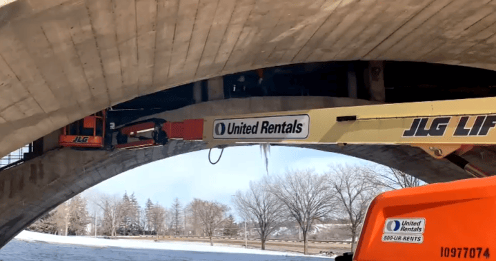 Fire underneath Saskatoon’s University Bridge causes damage to sewer line