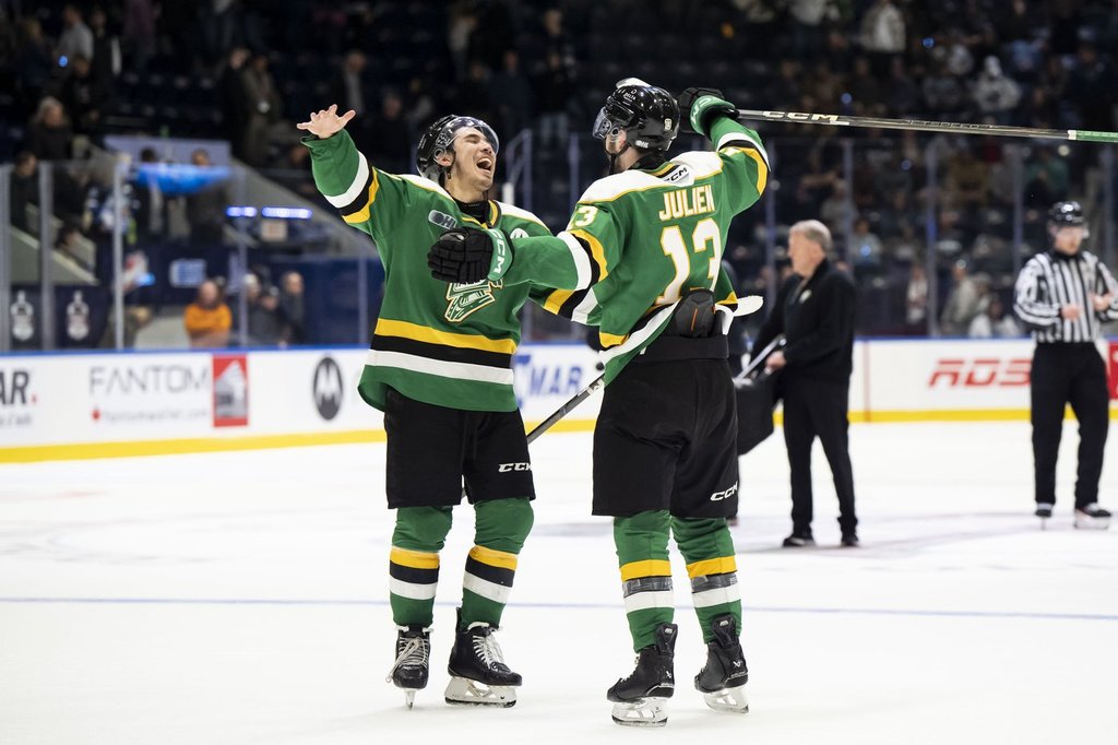 Oilers sign Nicholl to entry-level contract
