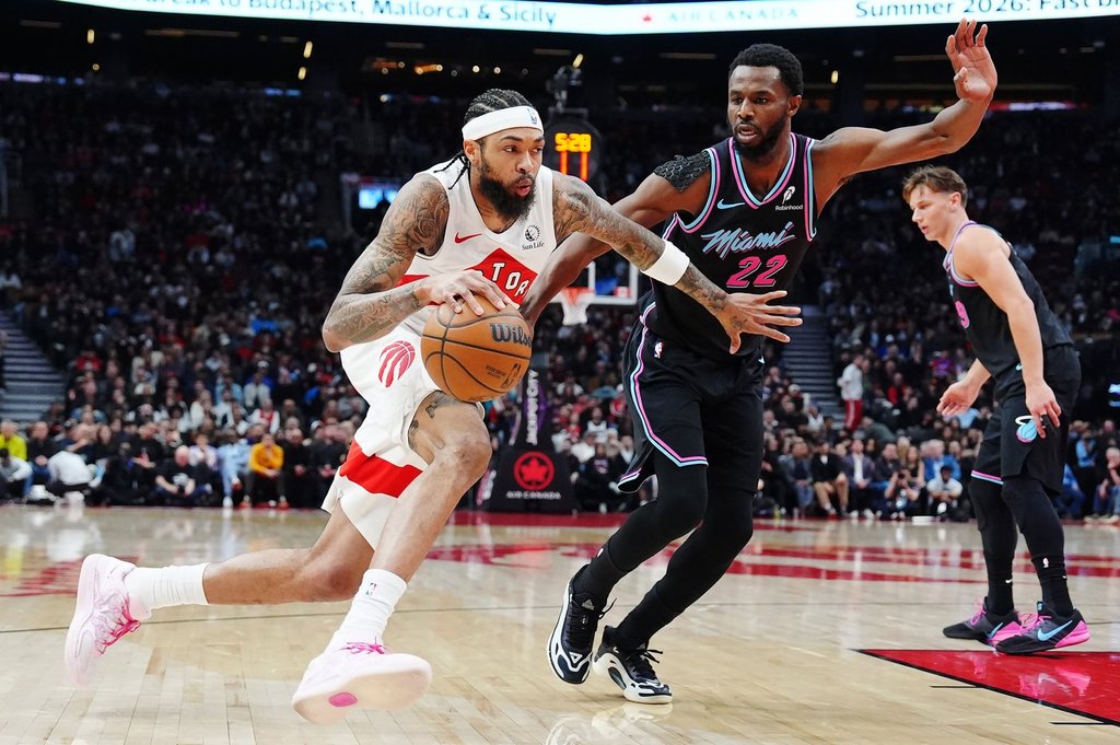 Barnes powers Raptors past Heat 121-95