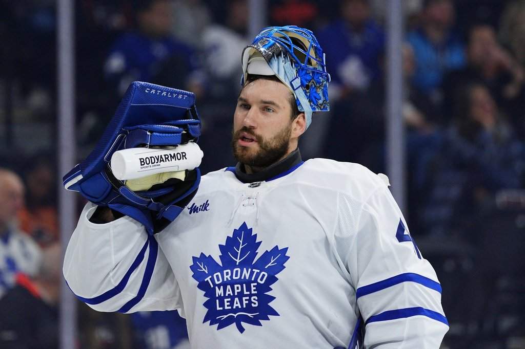 Leafs’ Stolarz departs with lower-body injury