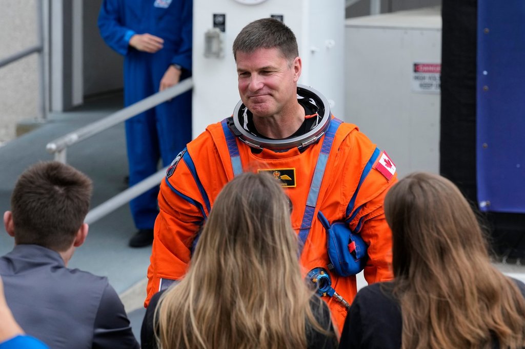 Canadian Space Agency’s first space to Earth video call with Colonel Jeremy Hansen