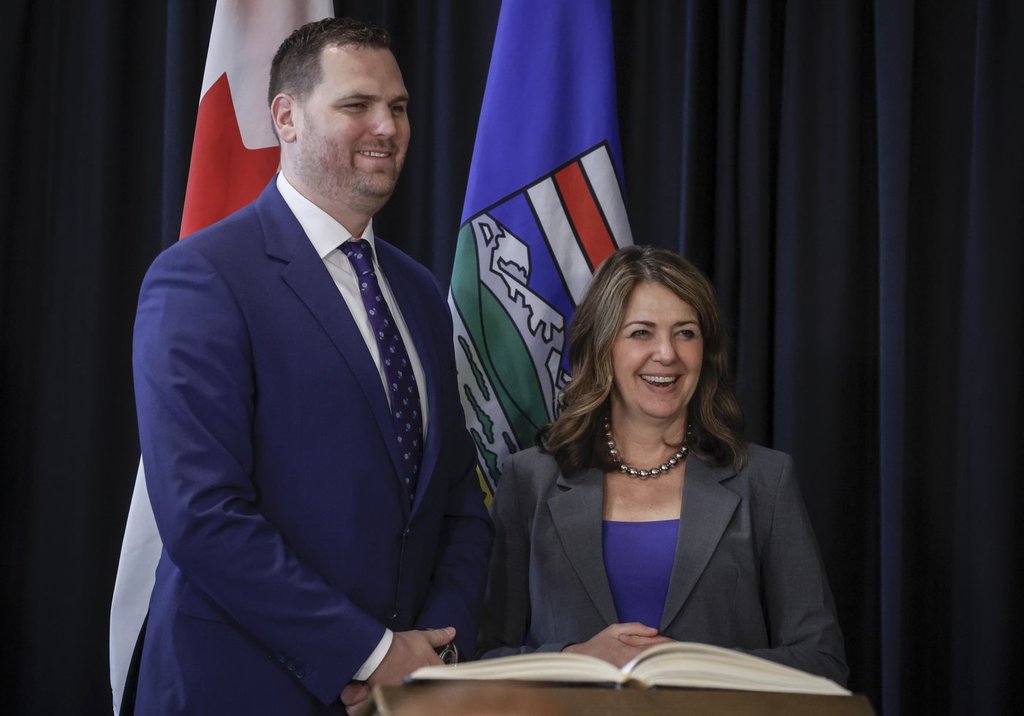 Alberta looks to regulate temporary foreign worker registration rules