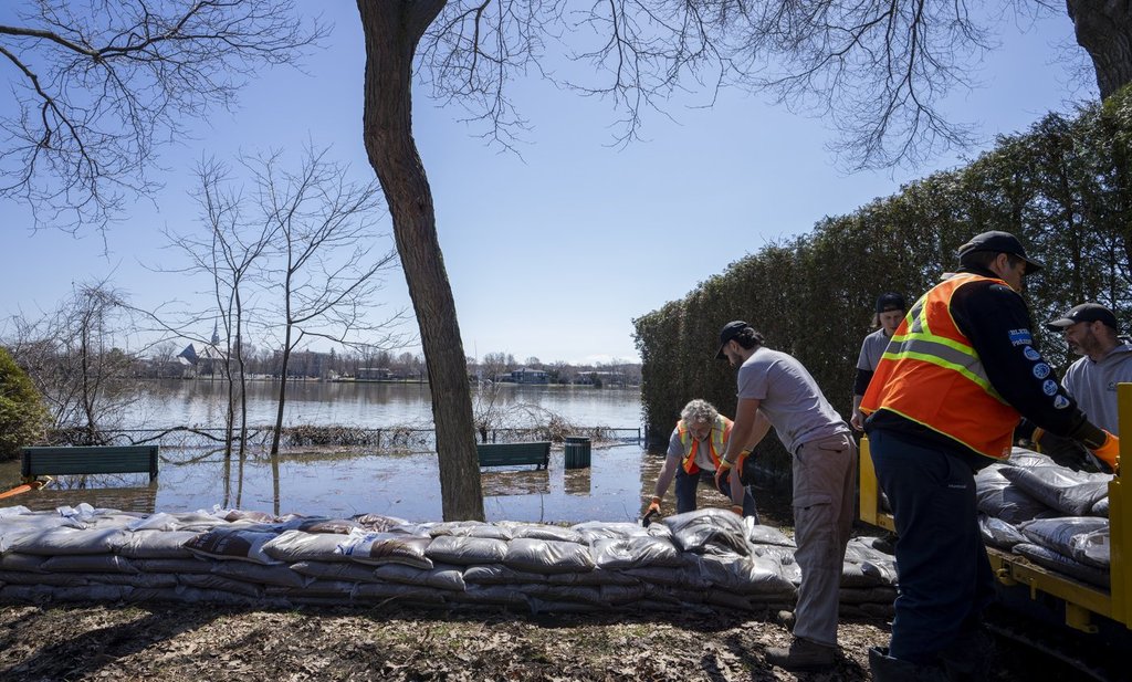 Montreal installing dikes, pumps as flood risk rises