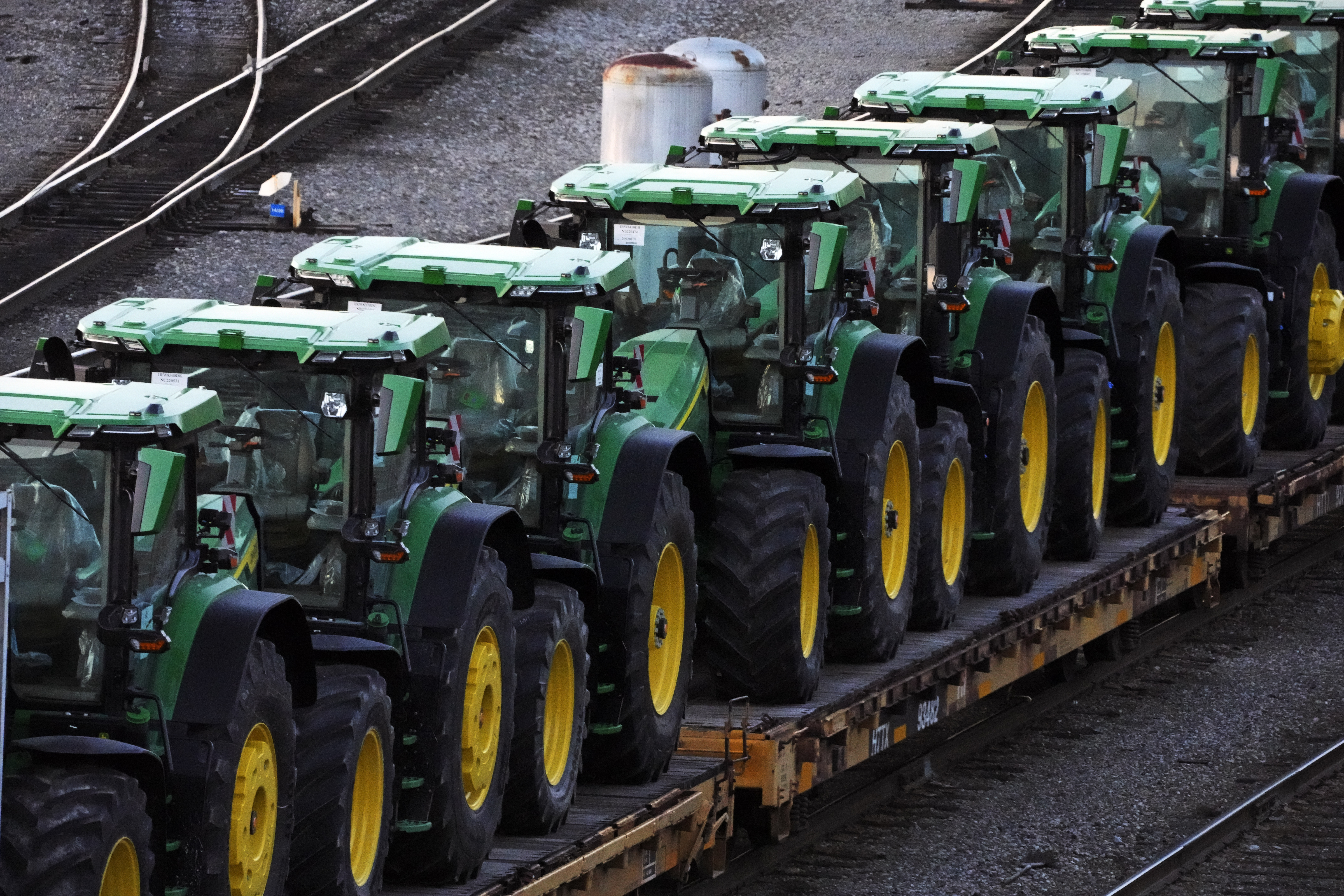 Deere settles U.S. lawsuit, agrees to $99M fund for farmers
