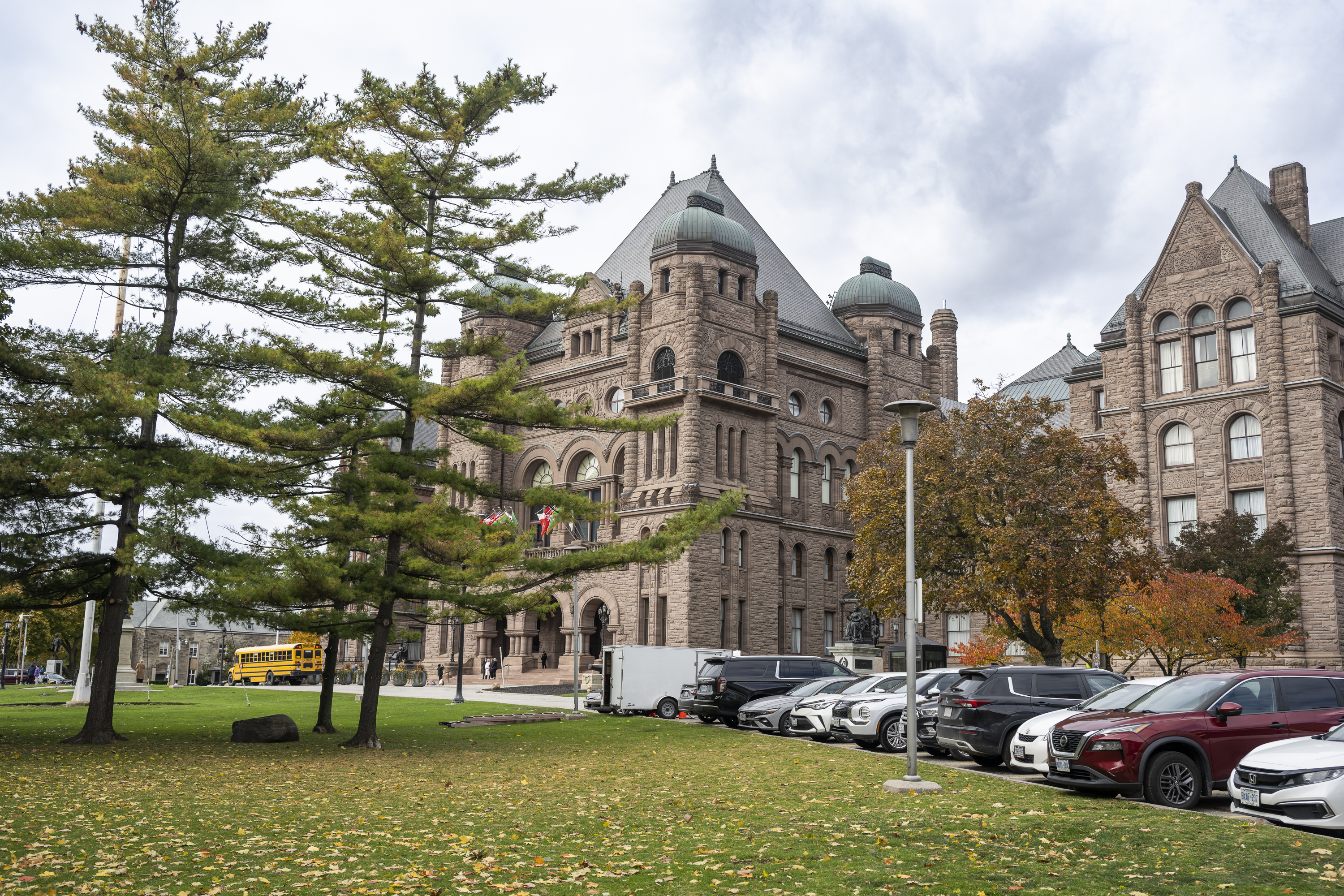 Ontario Solicitor General Sought 3-row, 8-seat Replacement After Vehicle Stolen - Beritaja