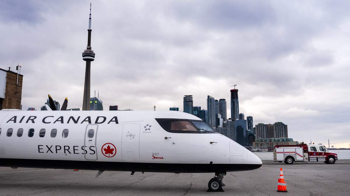 Federal government halts Billy Bishop Airport expansion