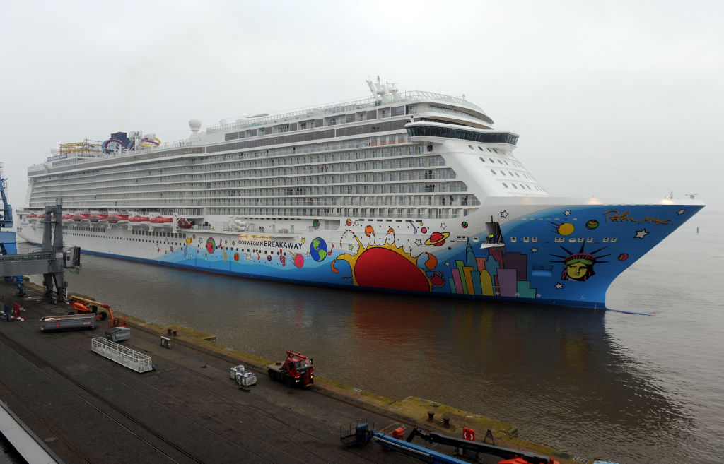 Rescue Efforts Reportedly Suspended After Cruise Ship Crew Member Fell Overboard - Beritaja