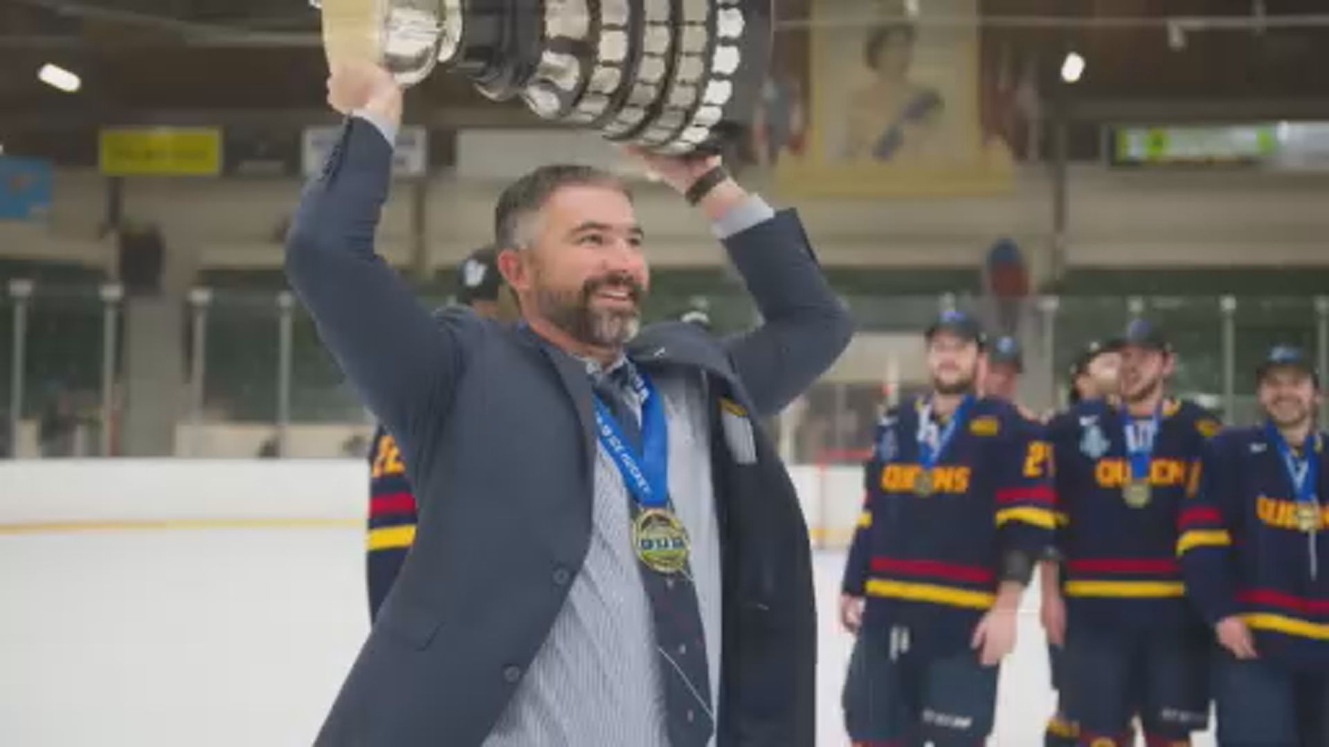 Brett Gibson steps down as Queen’s Gaels men’s hockey coach after 20 years
