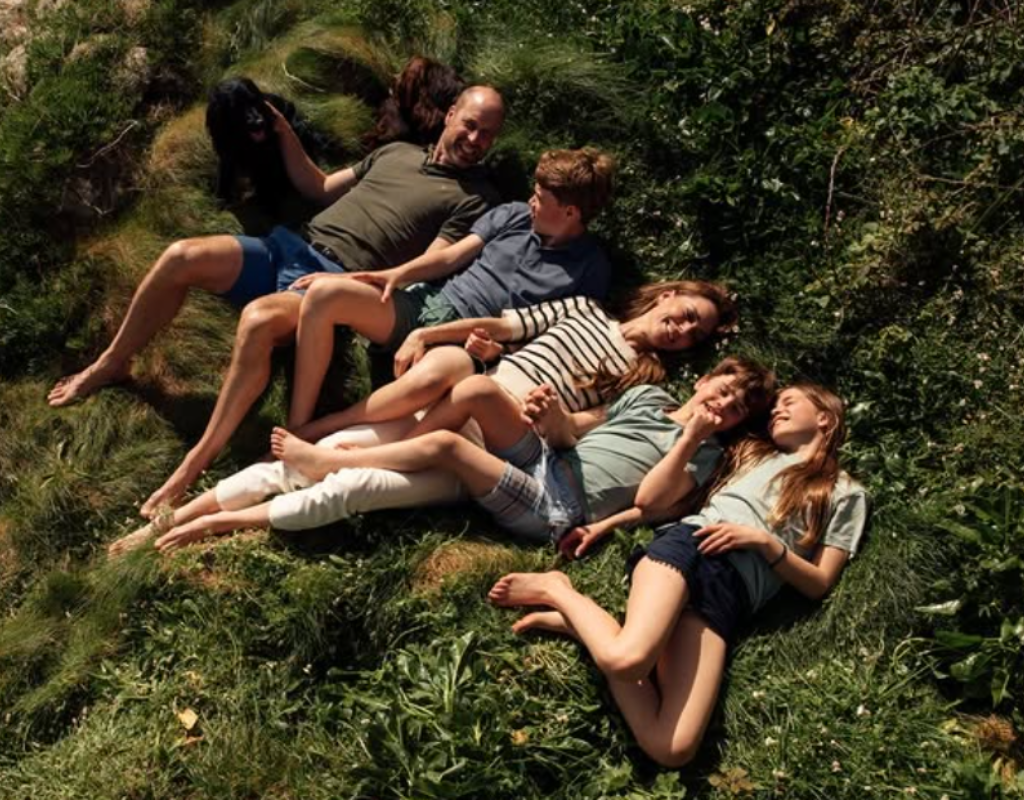 William And Kate Share New Family Photo On 15th Wedding Anniversary - Beritaja