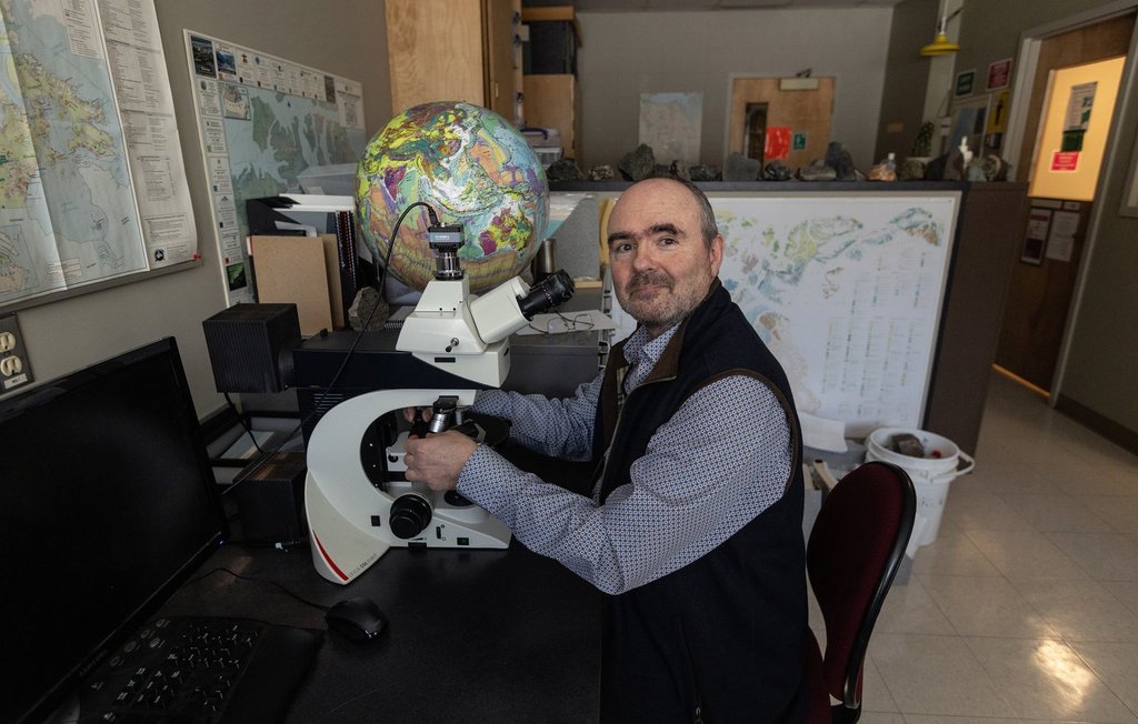 ‘The most lasting legacy:’ Famed Alberta mantle geochemist namesake of new mineral