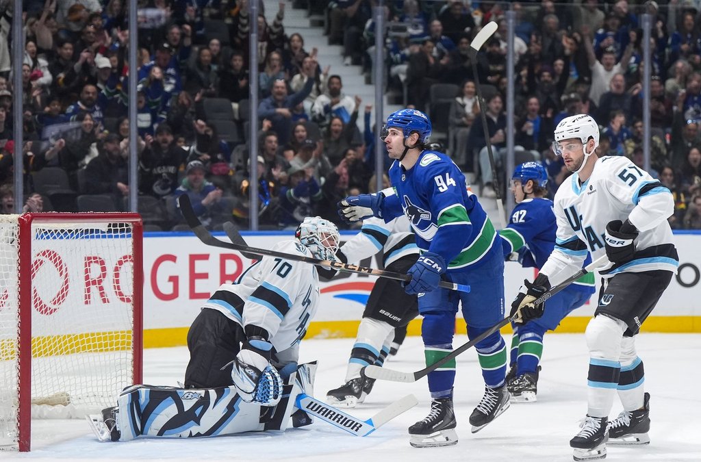 Karlsson shines despite tough season for Canucks
