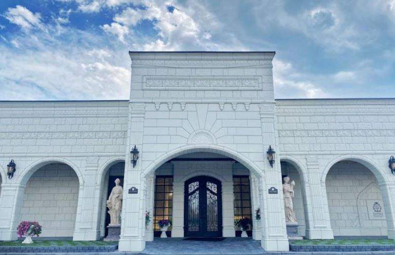Calgary police believe the two victims attended an event earlier in the evening at the Empire Banquet Hall, but have not been able to determine where the shootings took place.