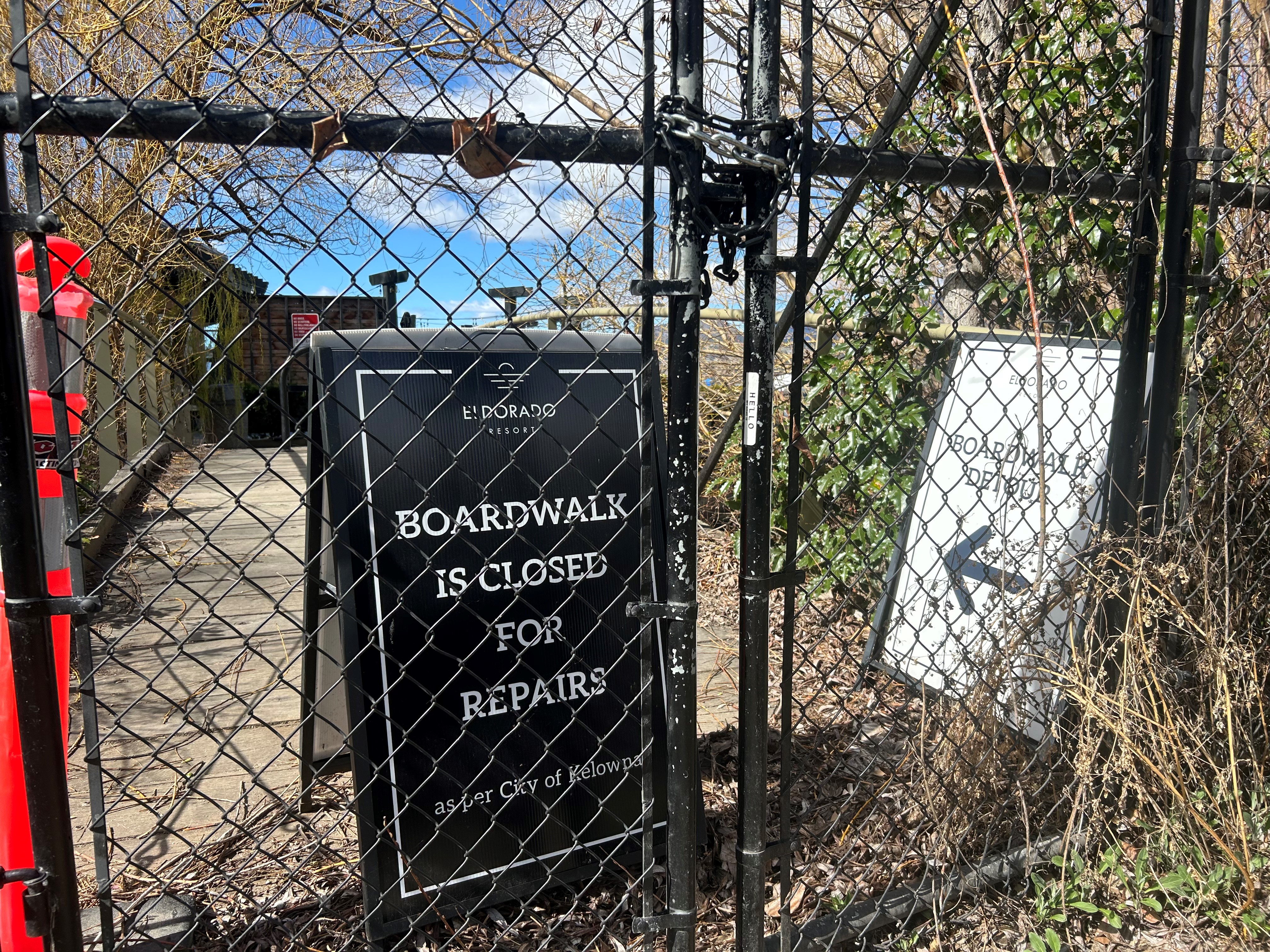 Kelowna boardwalk closure drags on due to apparent dispute between city, hotel owner