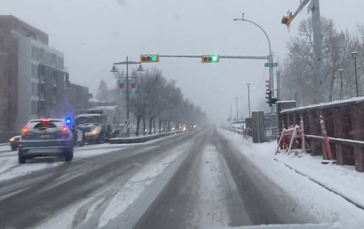 Another spring snowstorm snarls Calgary roads, causes dozens of crashes