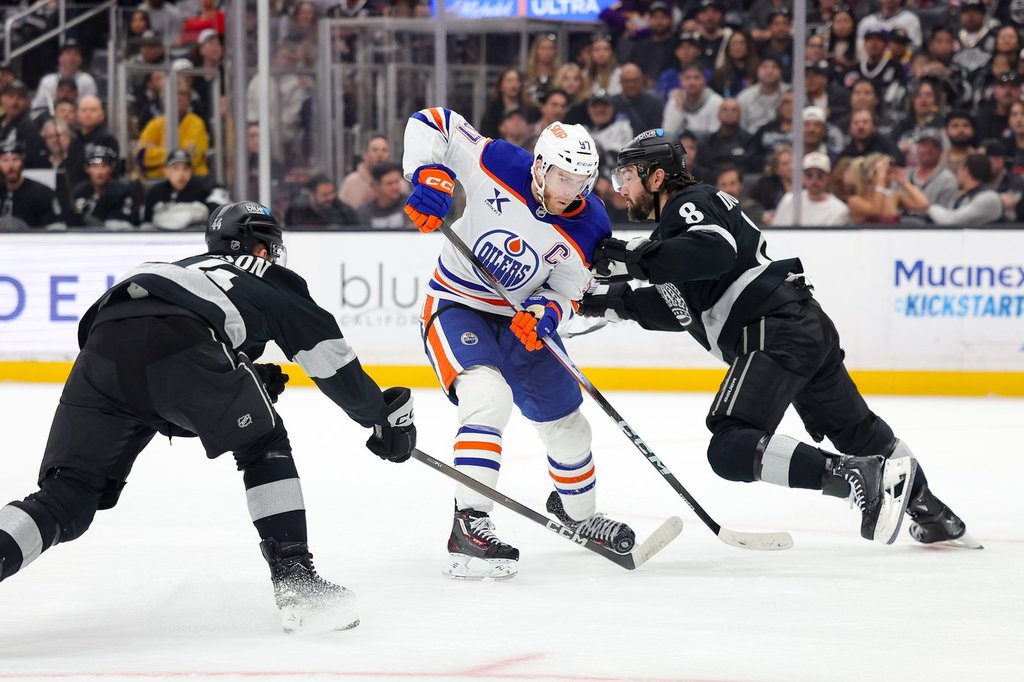Oilers clinch playoff berth after Jets loss