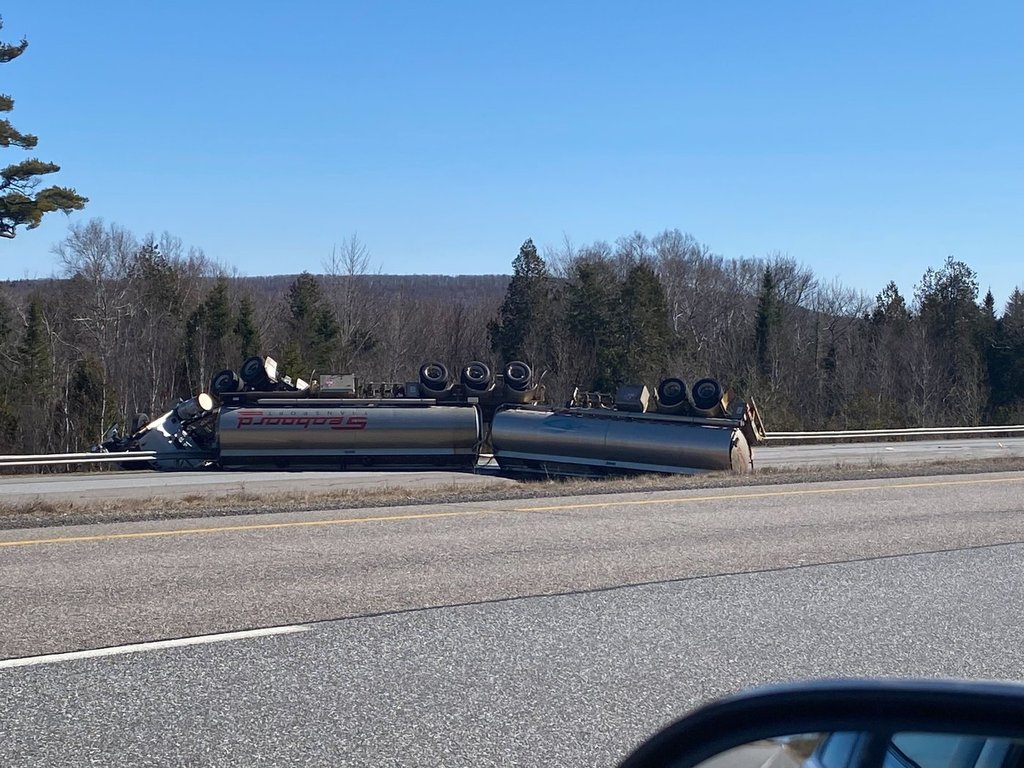 New Brunswick highway fuel spill reached tributary of Hammond River, official says