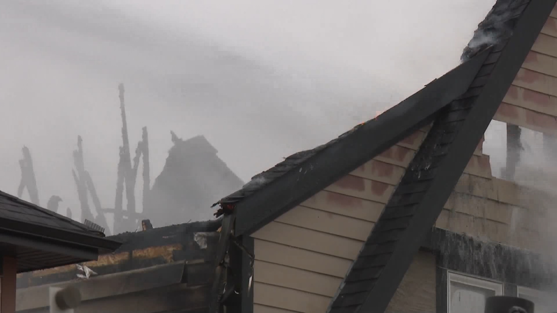 Calgary Fire Investigators Called In Following A House Fire In Mahogany - Beritaja