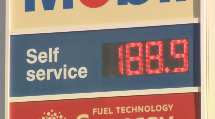 Gas Prices Spike In Winnipeg Amid Market Volatility - Beritaja